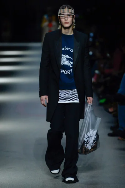 Look 18